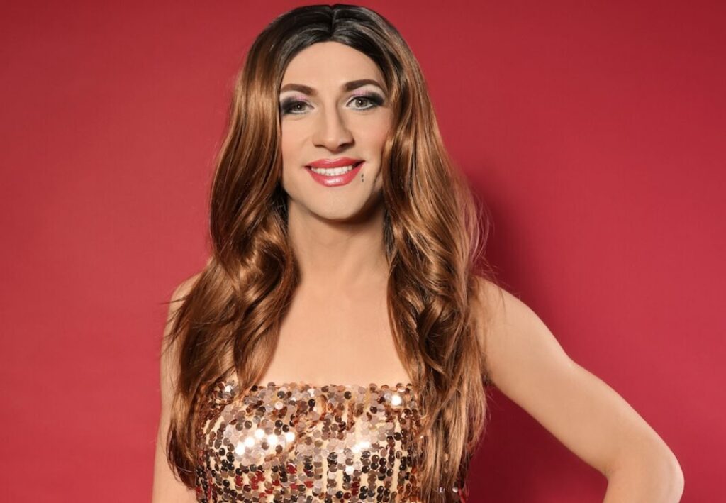 travestito sorridente